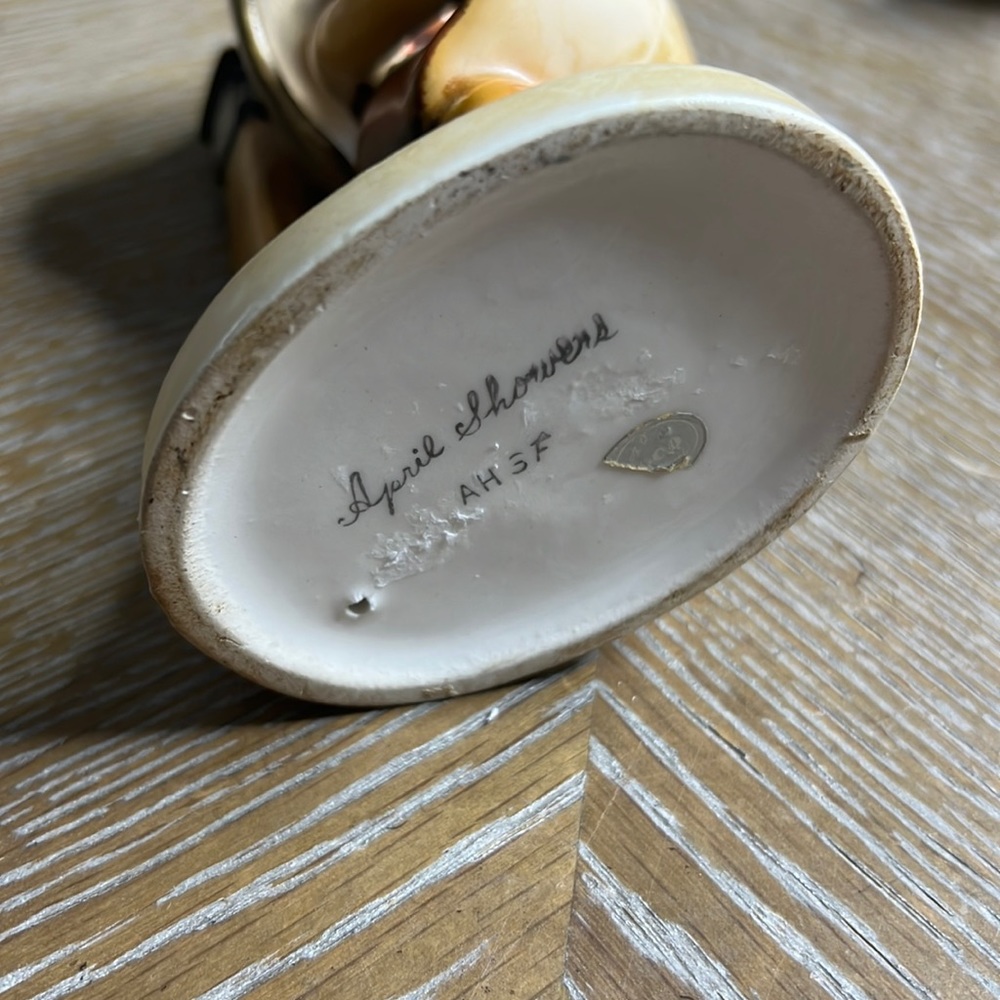 NAPCO April Showers Japanese Ceramic Collectable Figurine AH3F - Picture 9 of 10